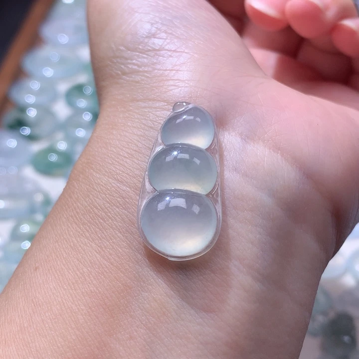 颈饰未镶嵌翡翠冰种福豆