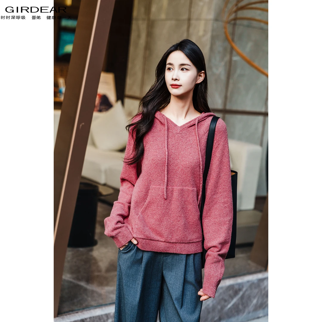 GIRDEAR/哥弟秋冬新款时尚百搭纯色舒适套头连帽针织衫女 138065