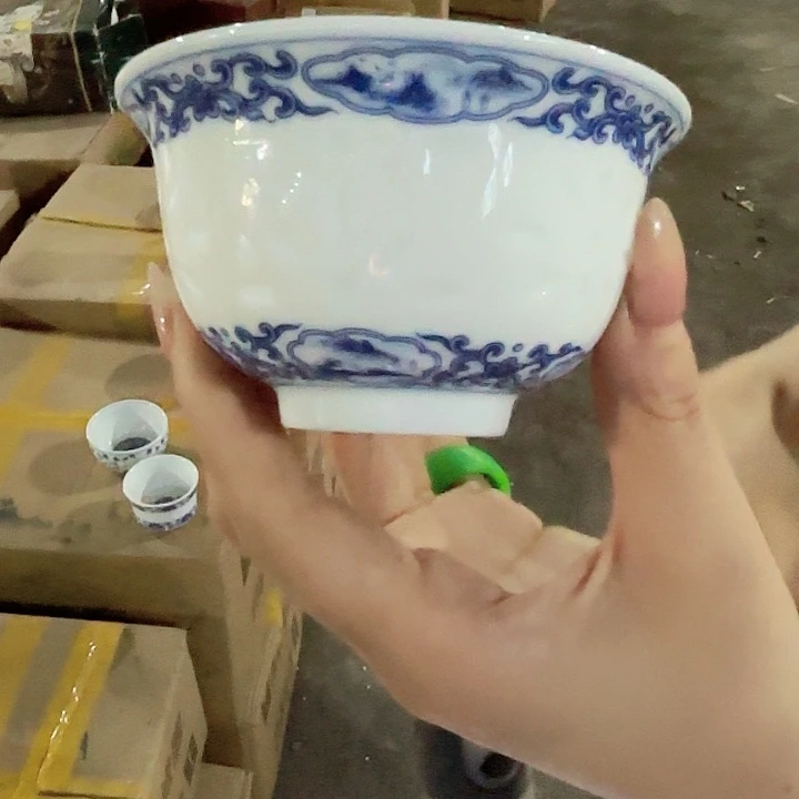 摆件景德镇高温陶瓷玲珑压手杯