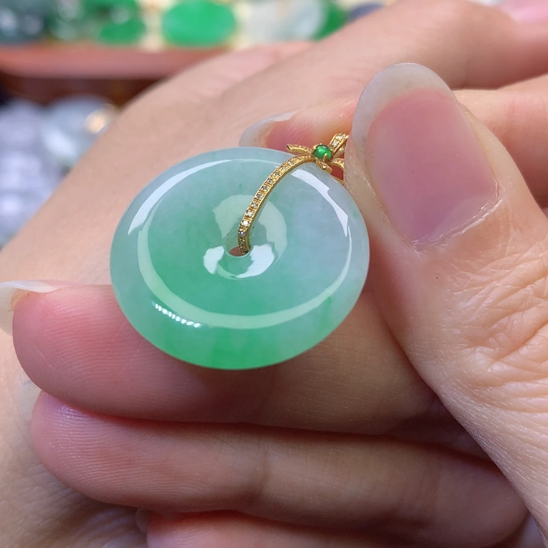 【闪购商品】吊坠(赠链)18K金镶嵌翡翠