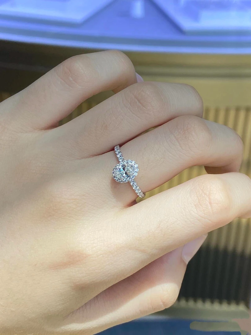 18 K金天然鸽子蛋钻石戒指（42分）GIA