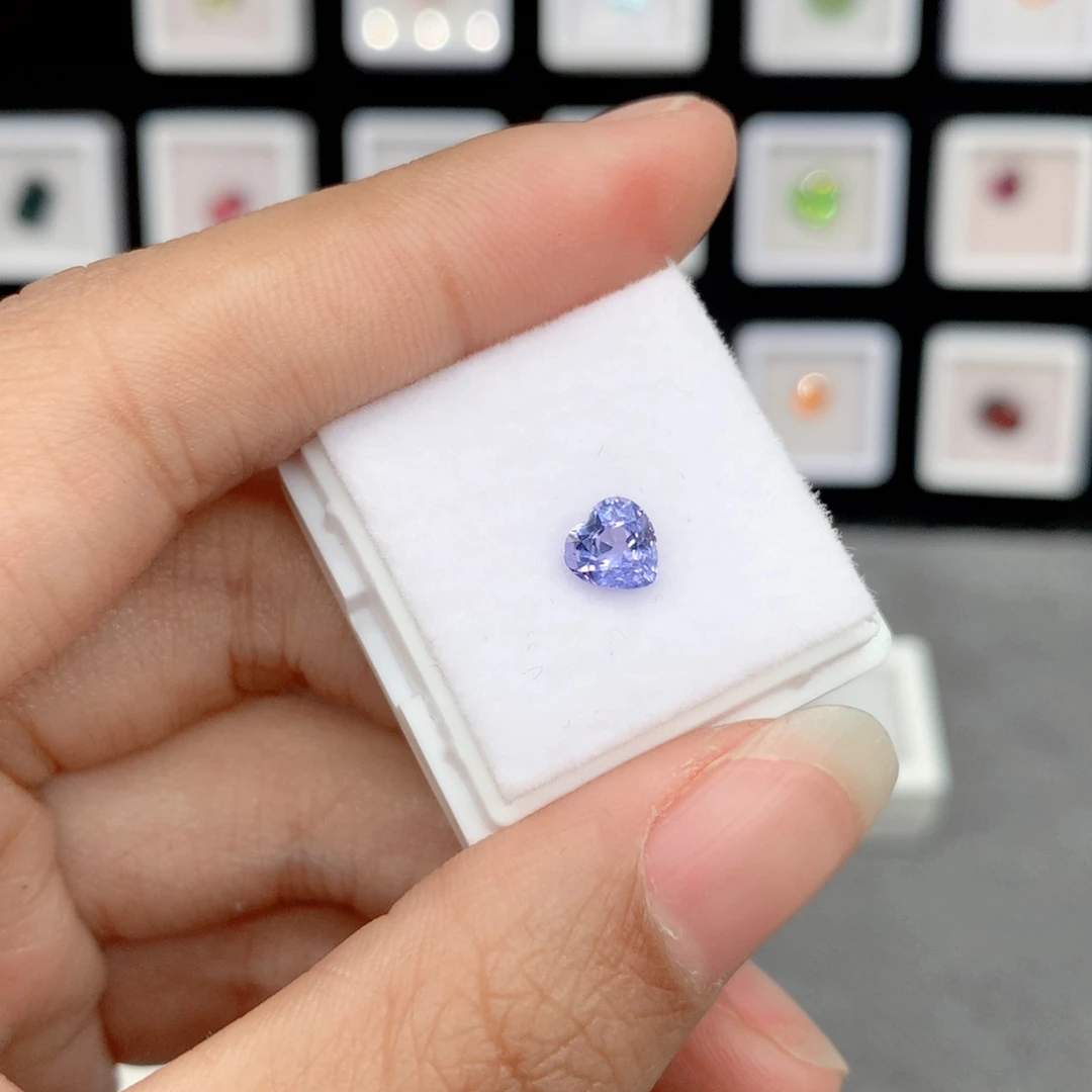 蓝宝石裸石未镶嵌来****猫0.91克拉