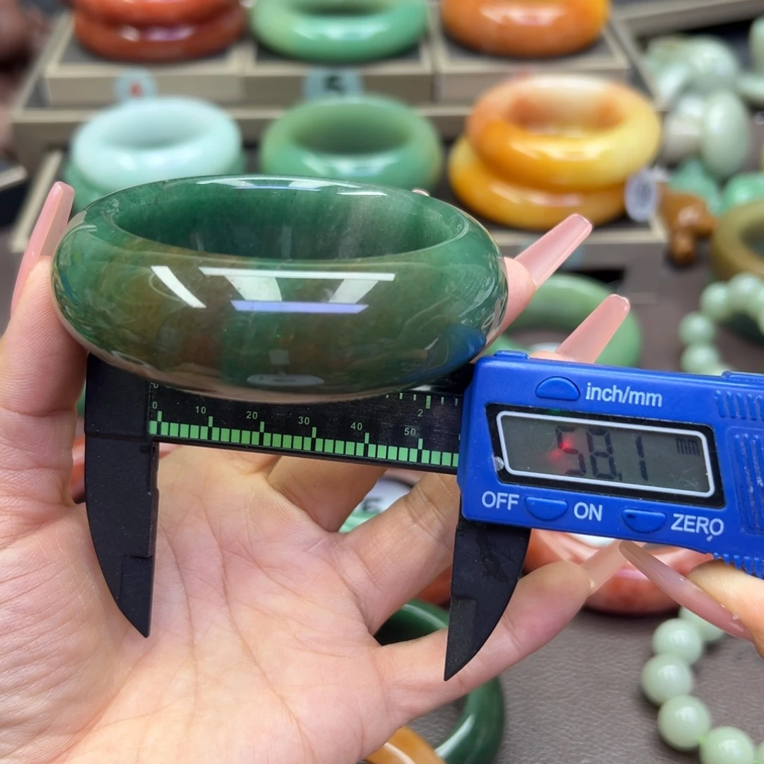 未镶嵌手镯石英岩玉