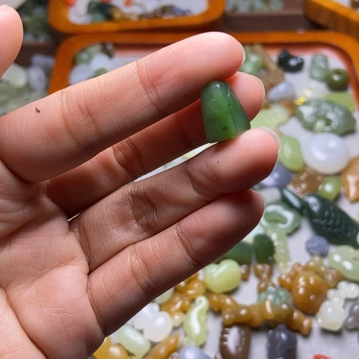 晶***晶和田玉未镶嵌颈饰