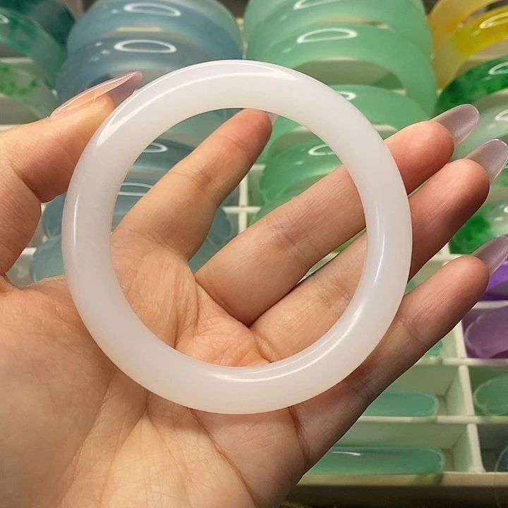 石英岩玉未镶嵌手镯