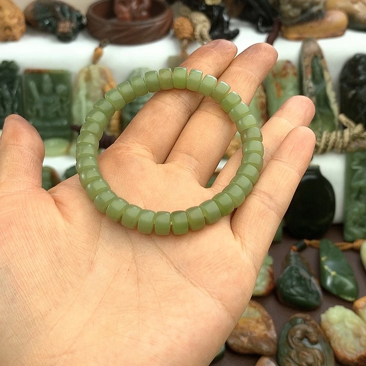 未镶嵌岫岩老玉（透闪石质玉）把件