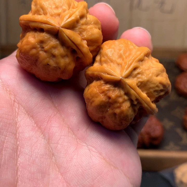 文玩核桃把件38水晶三棱