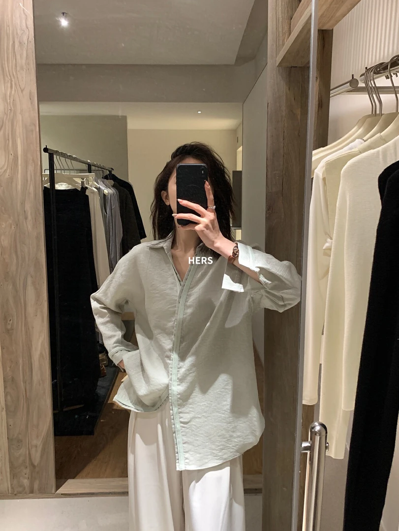 简约韩系V领衬衫