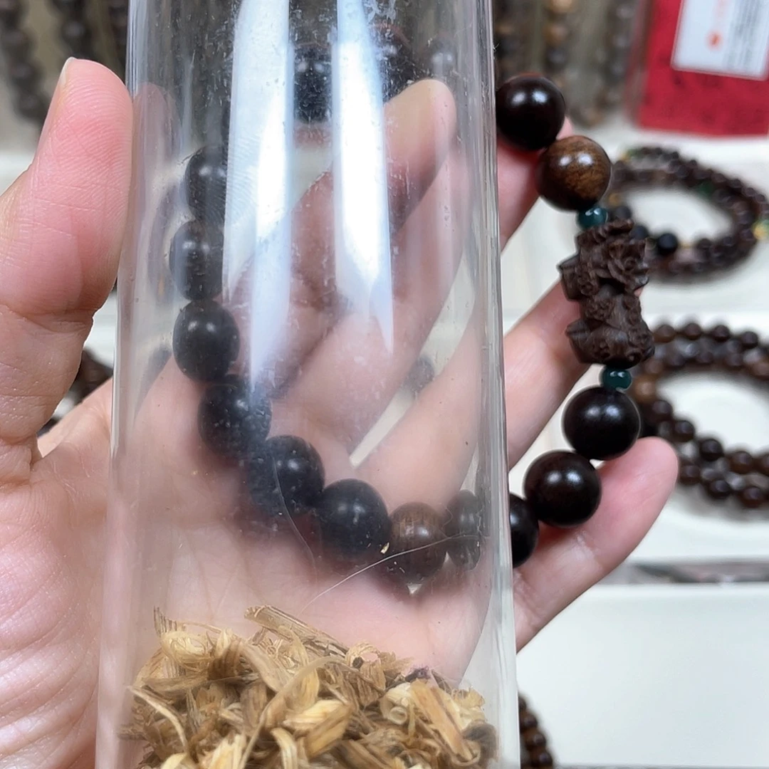 阿***哥沉香碎屑沉香+越南芽庄白奇楠留疤料1.2