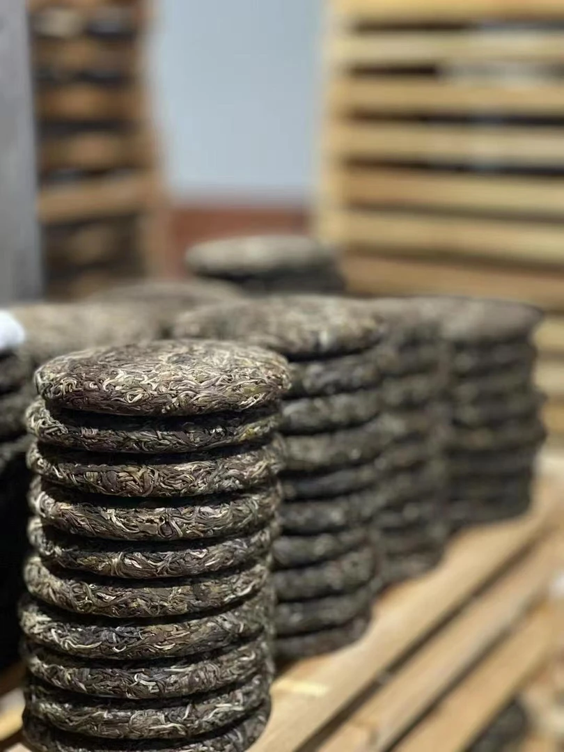 霸气山，200克普洱茶饼茶