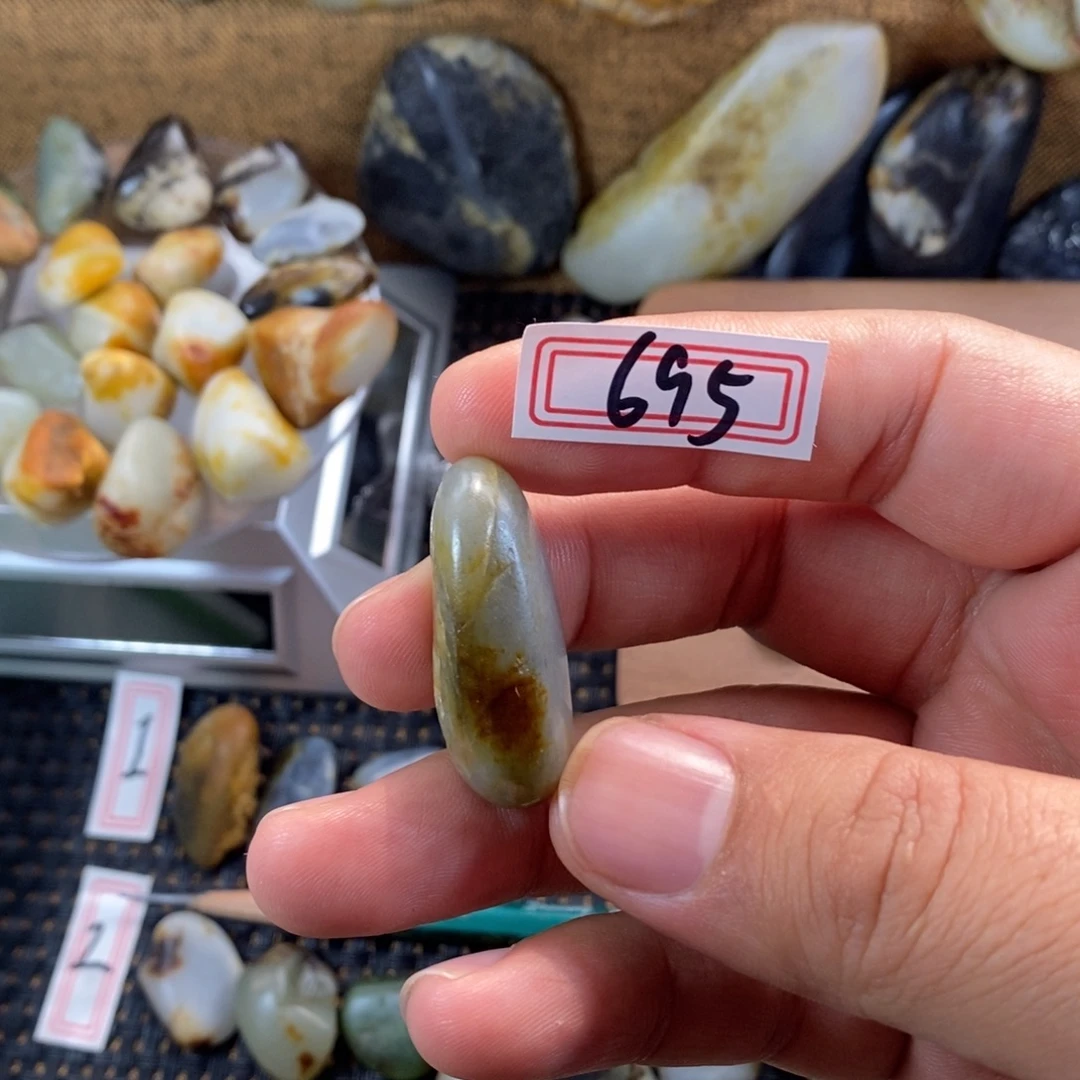 和田玉（糖玉）未镶嵌挂件