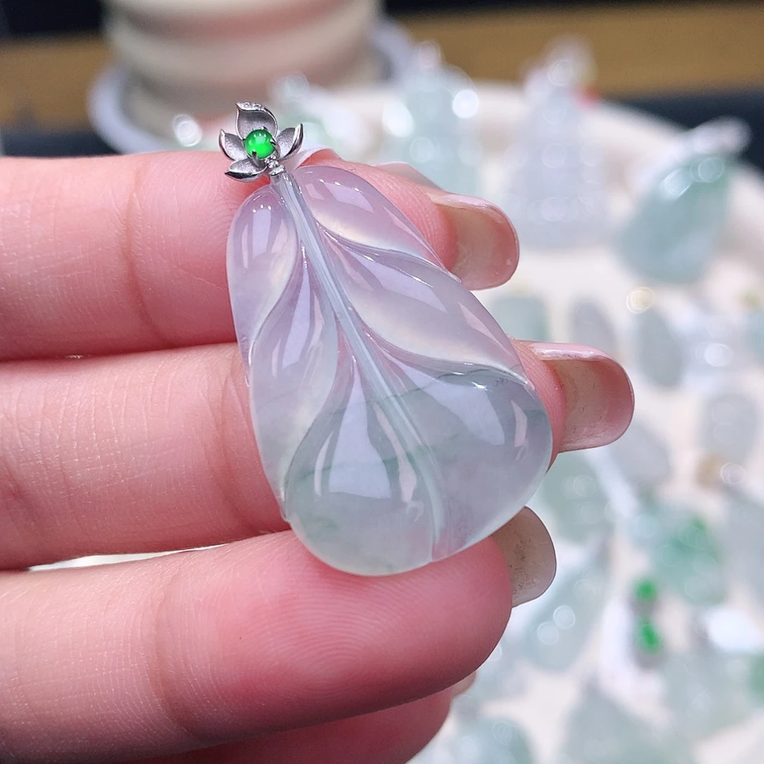 颈饰18K金镶嵌翡翠叶子