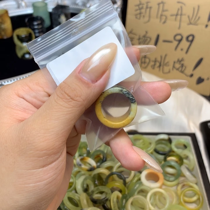 若***伴合金蛇纹石玉戒指