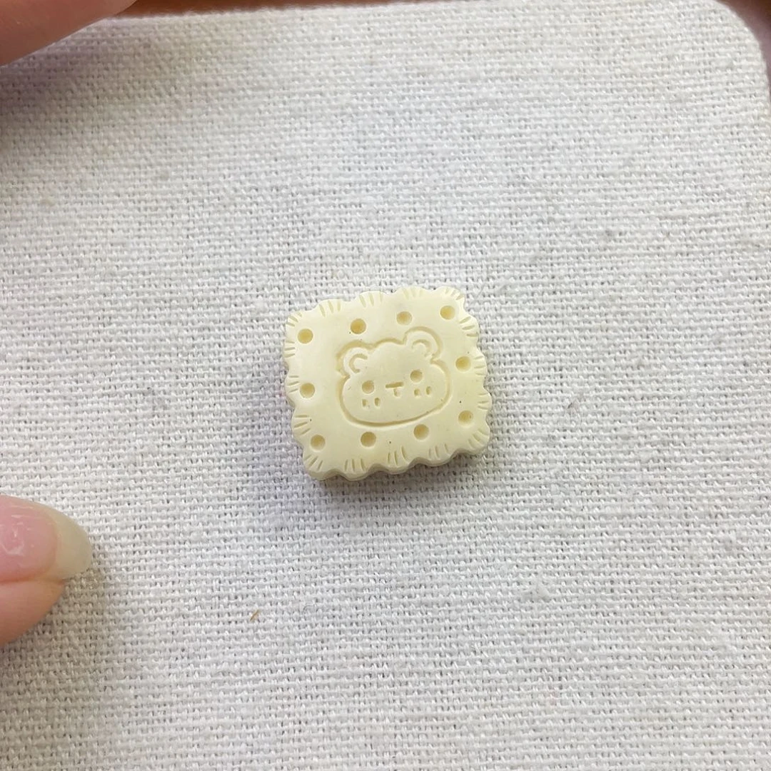 裸石琥珀未镶嵌小熊饼干
