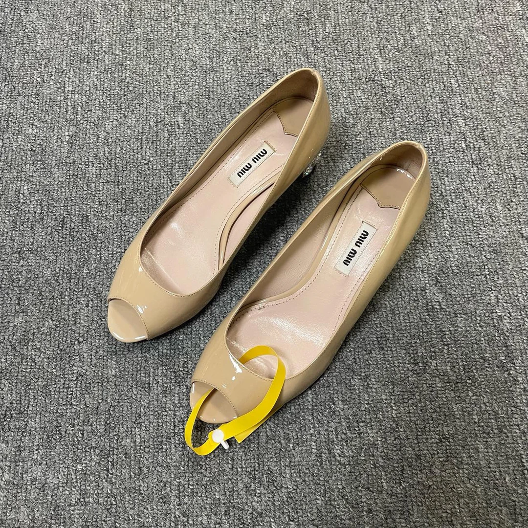 95新 MIU MIU/缪缪 时尚粗跟高跟单鞋  36.5码/8503