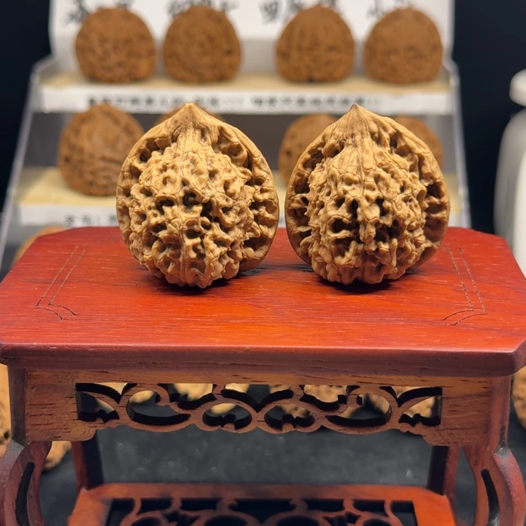 嘎***子把件文玩核桃40尺王勇官帽（原生态）不退不换