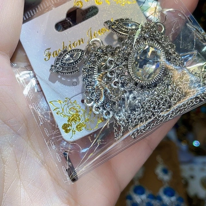 张***姐铁合金合金锆石耳坠