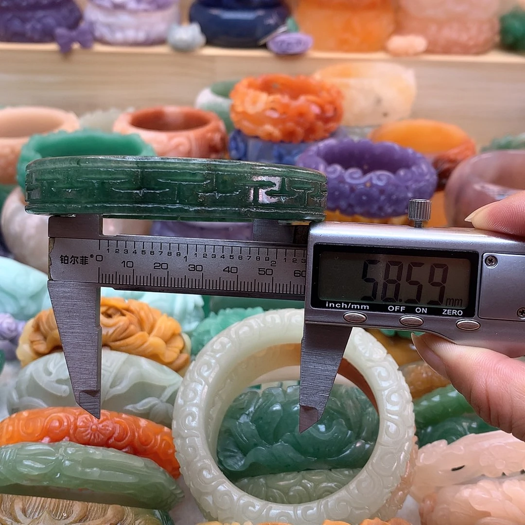 未镶嵌手镯石英质玉