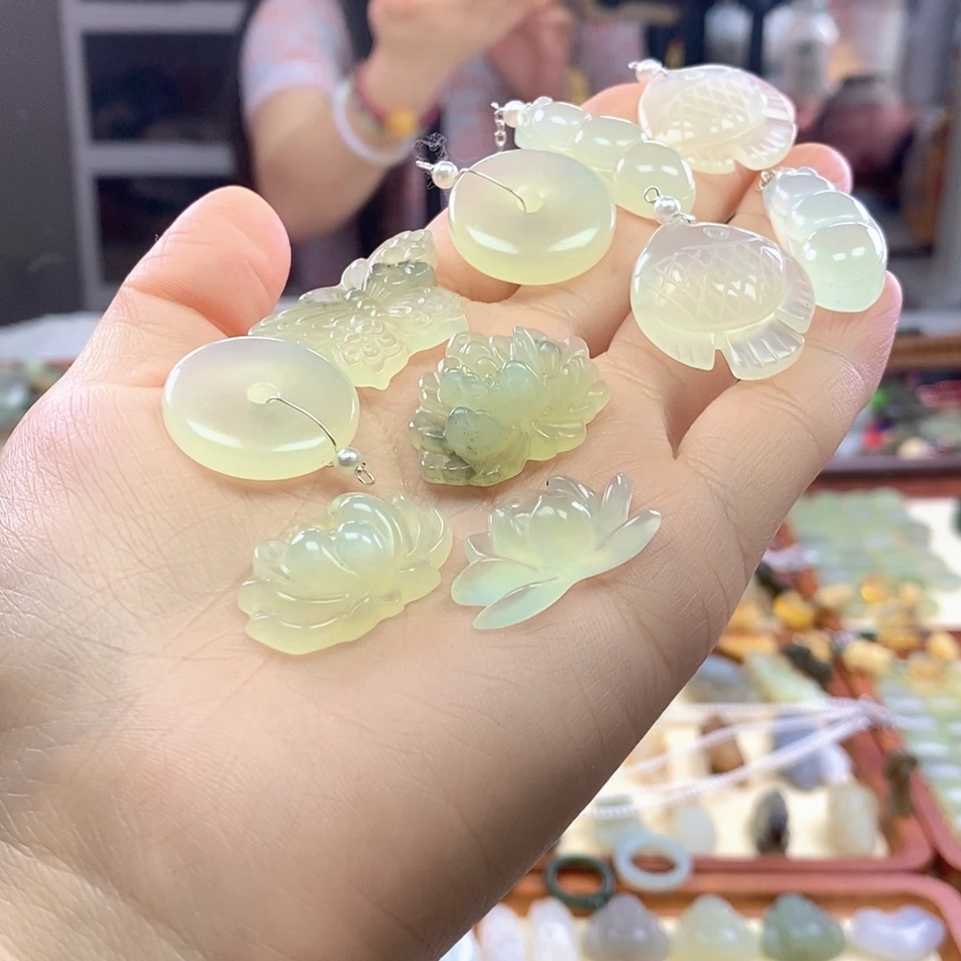 蛇纹石玉未镶嵌颈饰