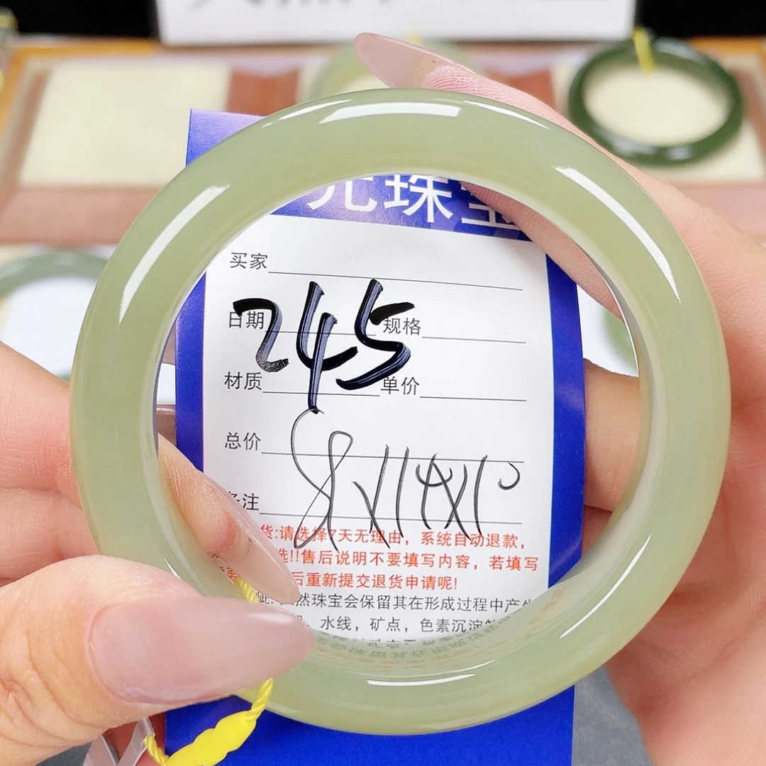 和田玉手镯未镶嵌