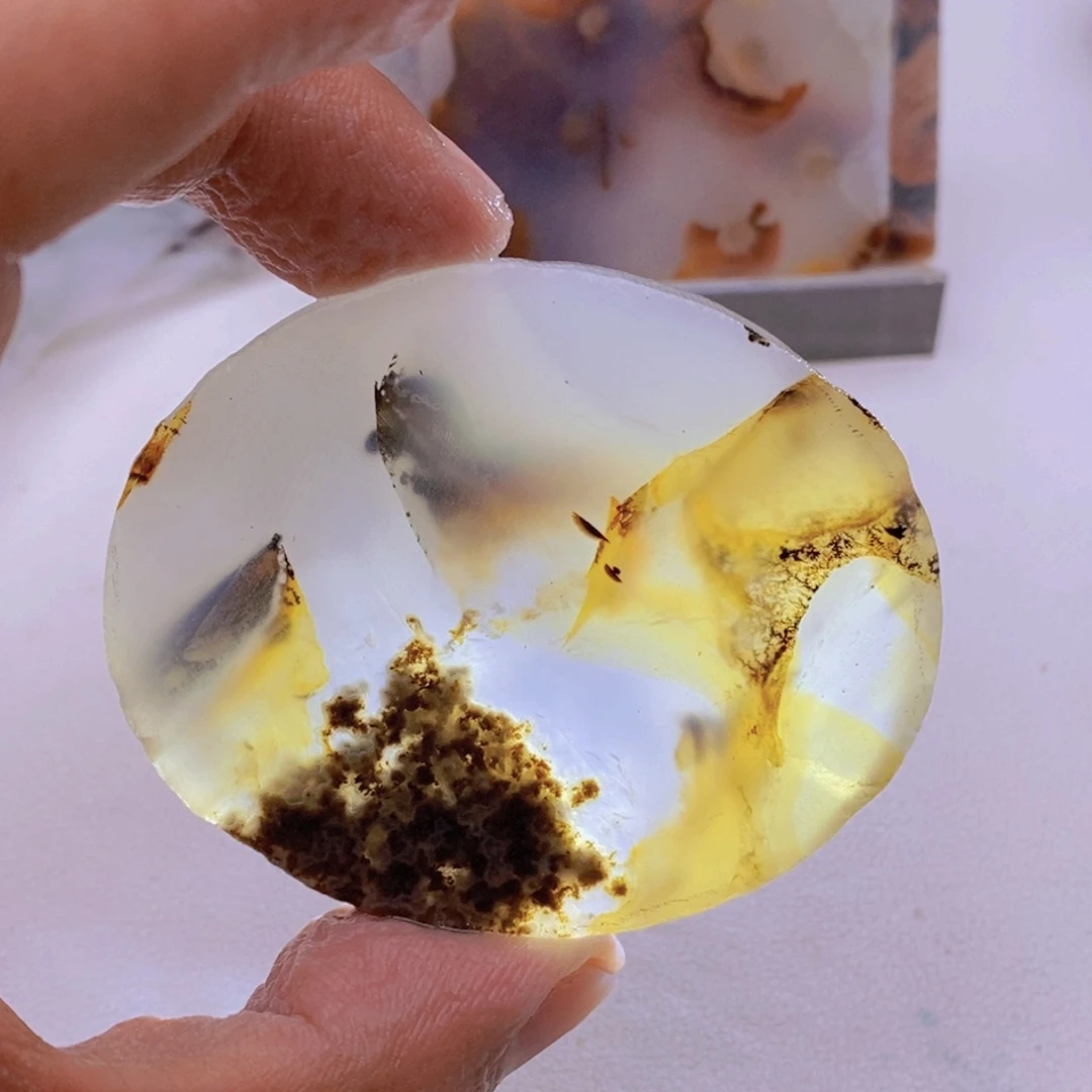 白***山玛瑙/玉髓吊坠(不含链)未镶嵌微瑕