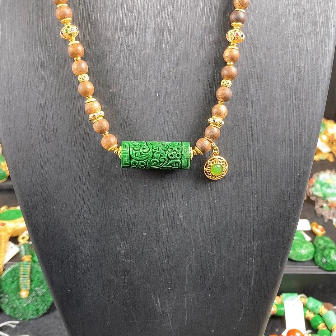 翡翠未镶嵌颈饰项链