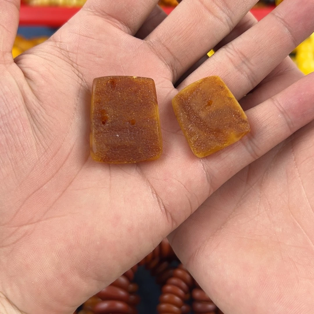 琥珀未镶嵌珠宝奇石多样性发货其中一架
