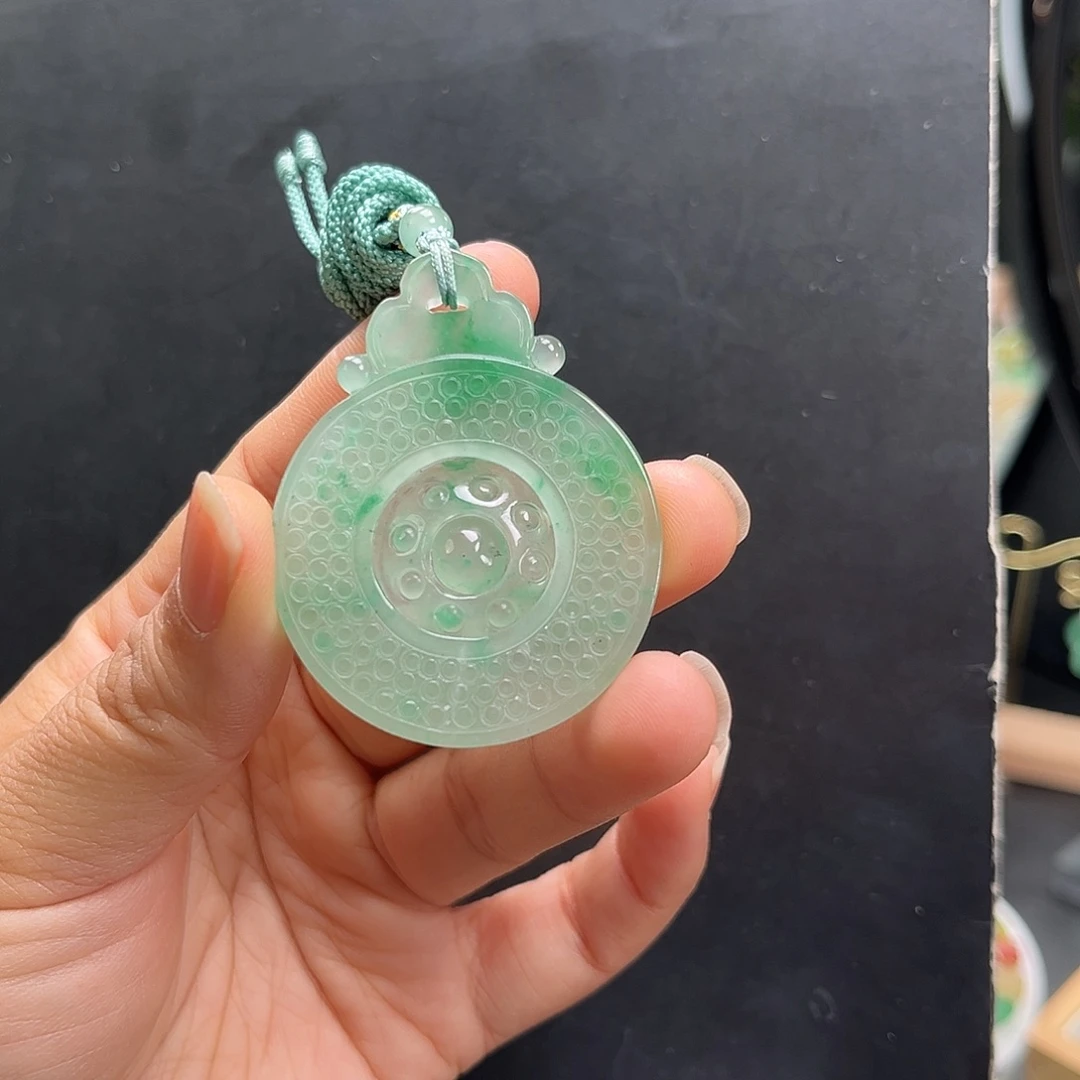 石英质玉未镶嵌颈饰时来运转