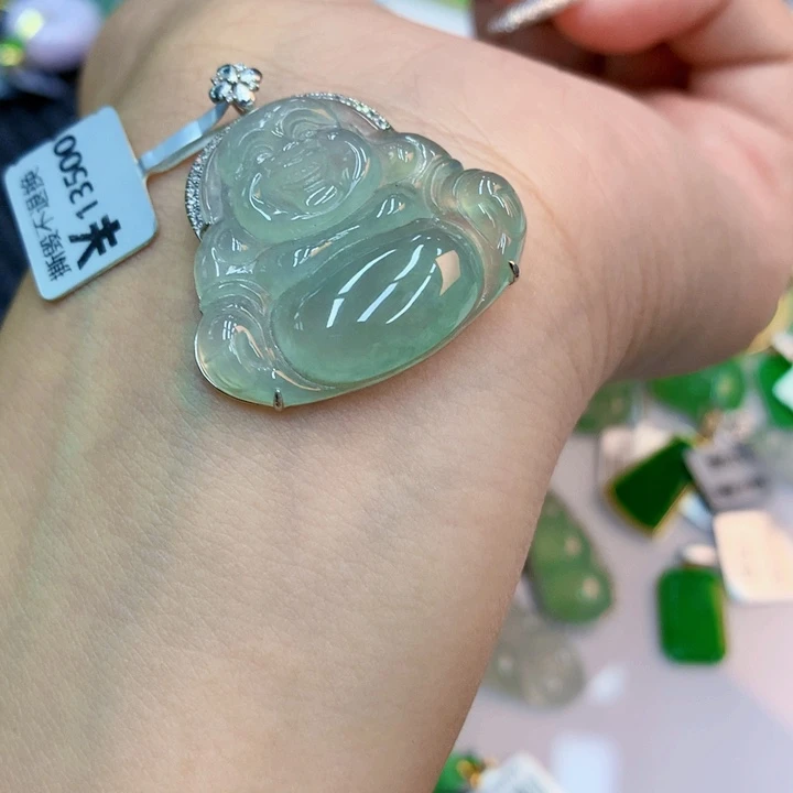 颈饰18K金镶嵌翡翠?*天然翡翠