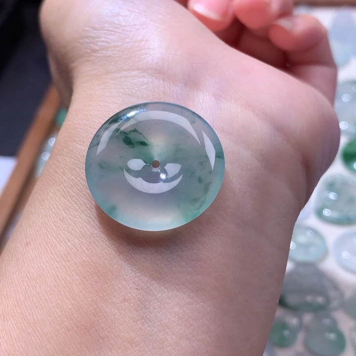 颈饰未镶嵌翡翠冰种飘花平安扣