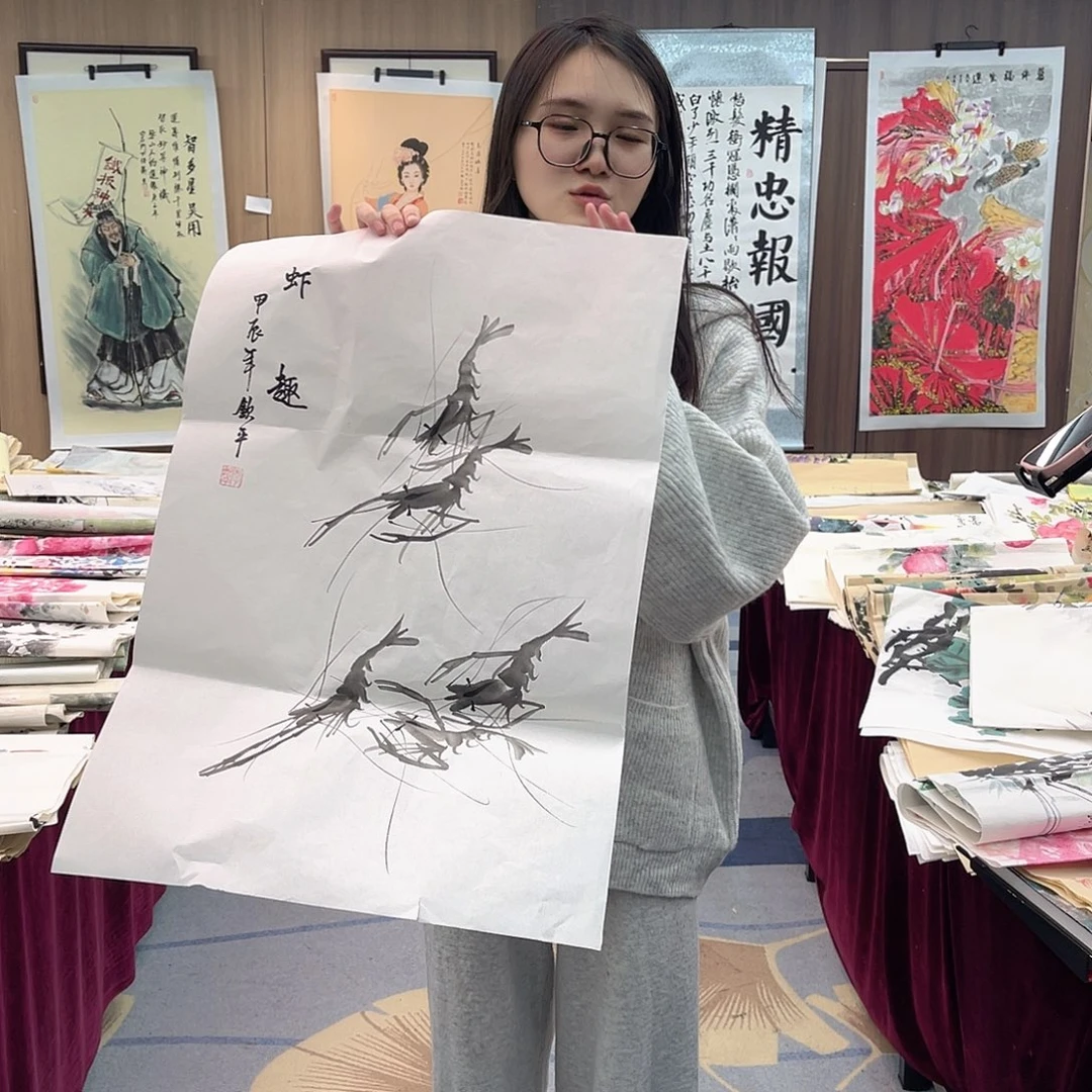 国画00后美女卖字画
