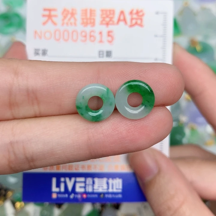 翡翠未镶嵌颈饰甜甜圈