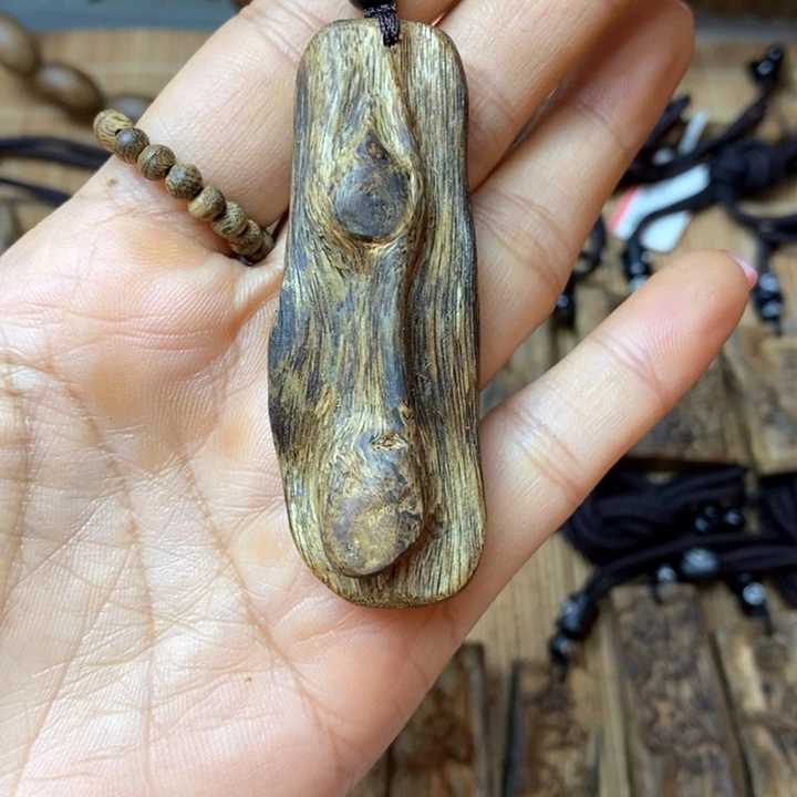 沉香手把件先**甜8克奇楠沉香素牌吊坠