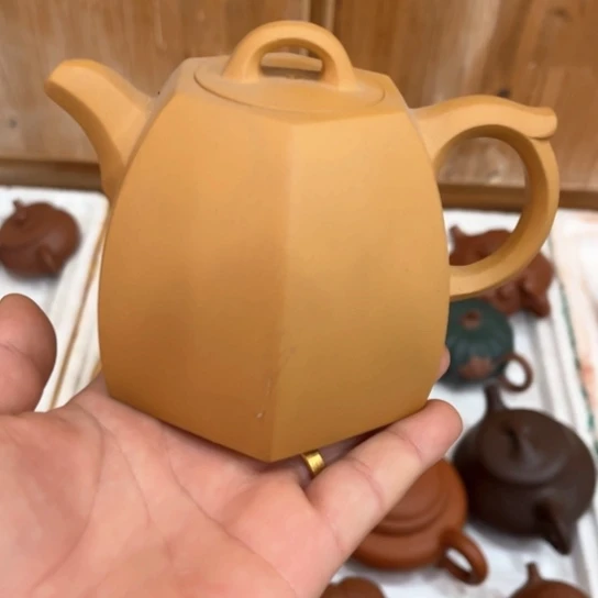 紫砂茶壶瑕疵………………
