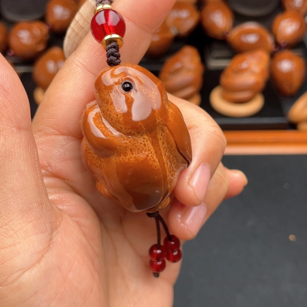把件橄榄核兔子穿配