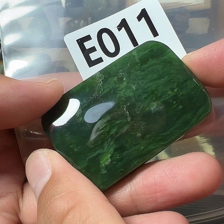 珍***港和田玉未镶嵌颈饰