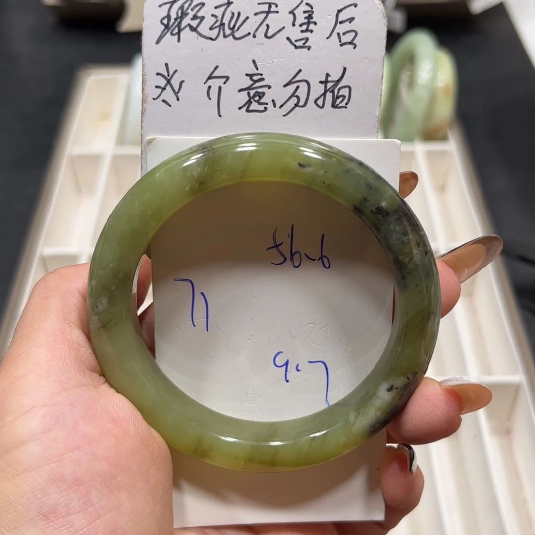 未镶嵌蛇纹石玉手镯