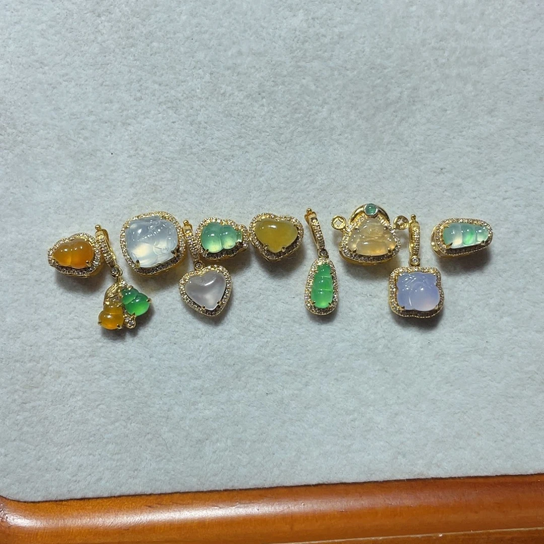 荀***吊坠(不含链)18K金镶嵌翡翠