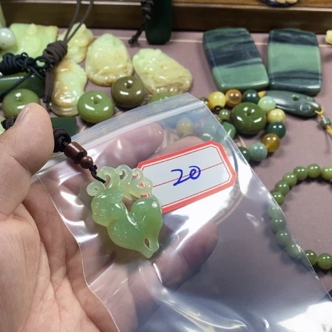 未镶嵌蛇纹石玉颈饰