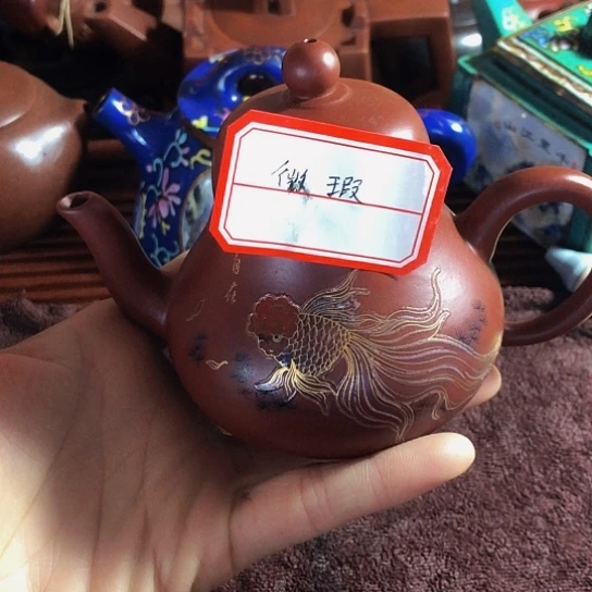 紫砂茶壶原矿泥料手工制作的紫砂壶。