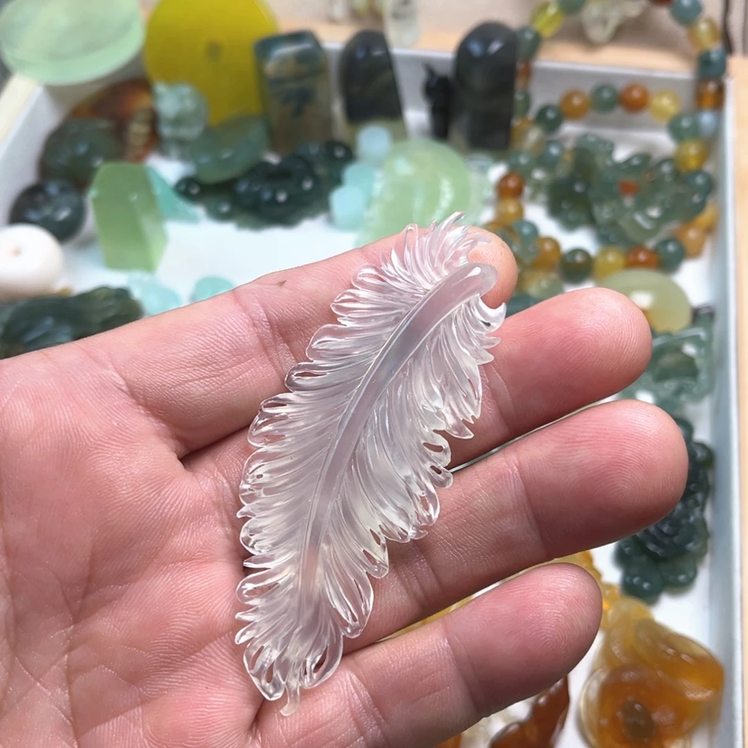 丶***谙未镶嵌蛇纹石玉颈饰