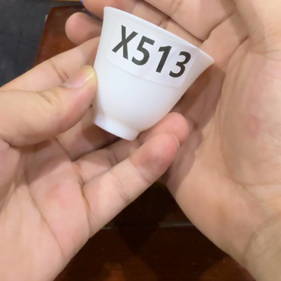 微瑕疵介意勿拍陶瓷器皿S016