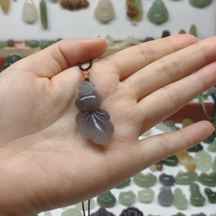 金***画和田玉未镶嵌颈饰