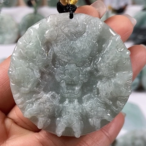 翡翠颈饰未镶嵌九龙牌微瑕福利