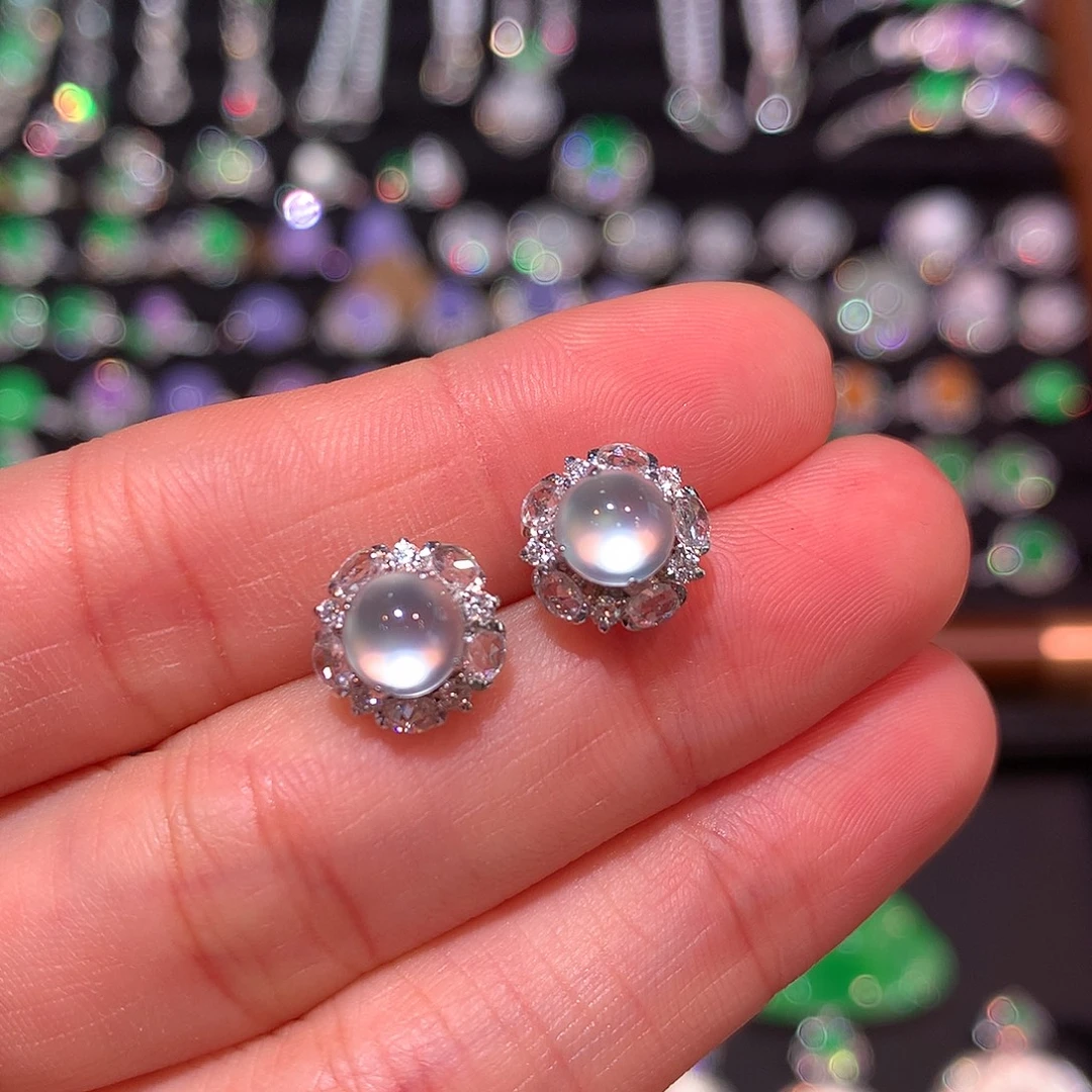 翡翠18K金镶嵌耳饰玻璃种炸光蛋面耳钉