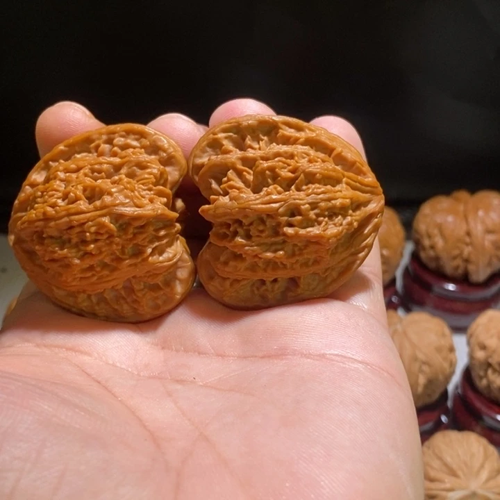 文玩核桃把件41.5尺红宝石