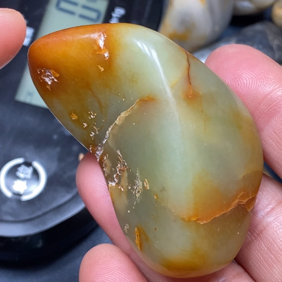 和田玉挂件足铂镶嵌