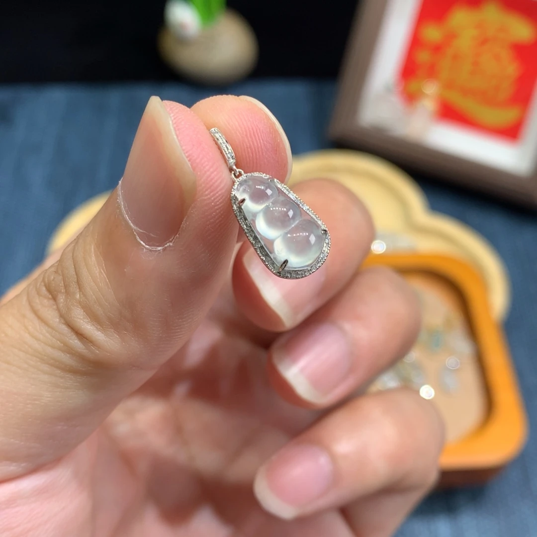 翡翠18K金镶嵌颈饰豆子