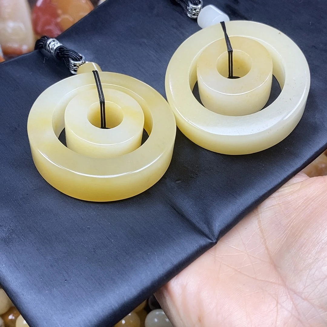 石英质玉（黄龙玉）颈饰未镶嵌