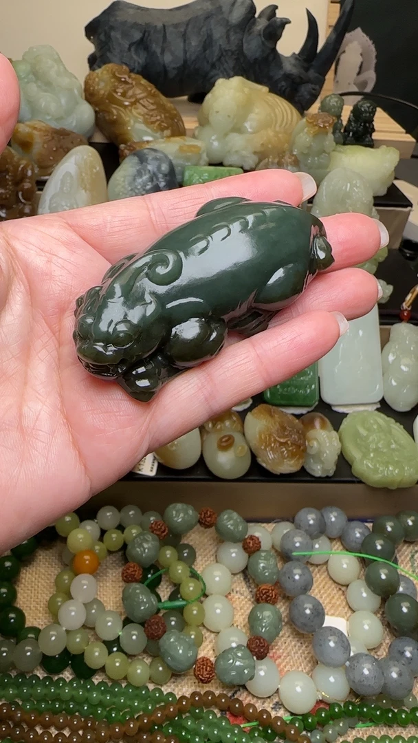 和田玉貔貅吊坠手把件